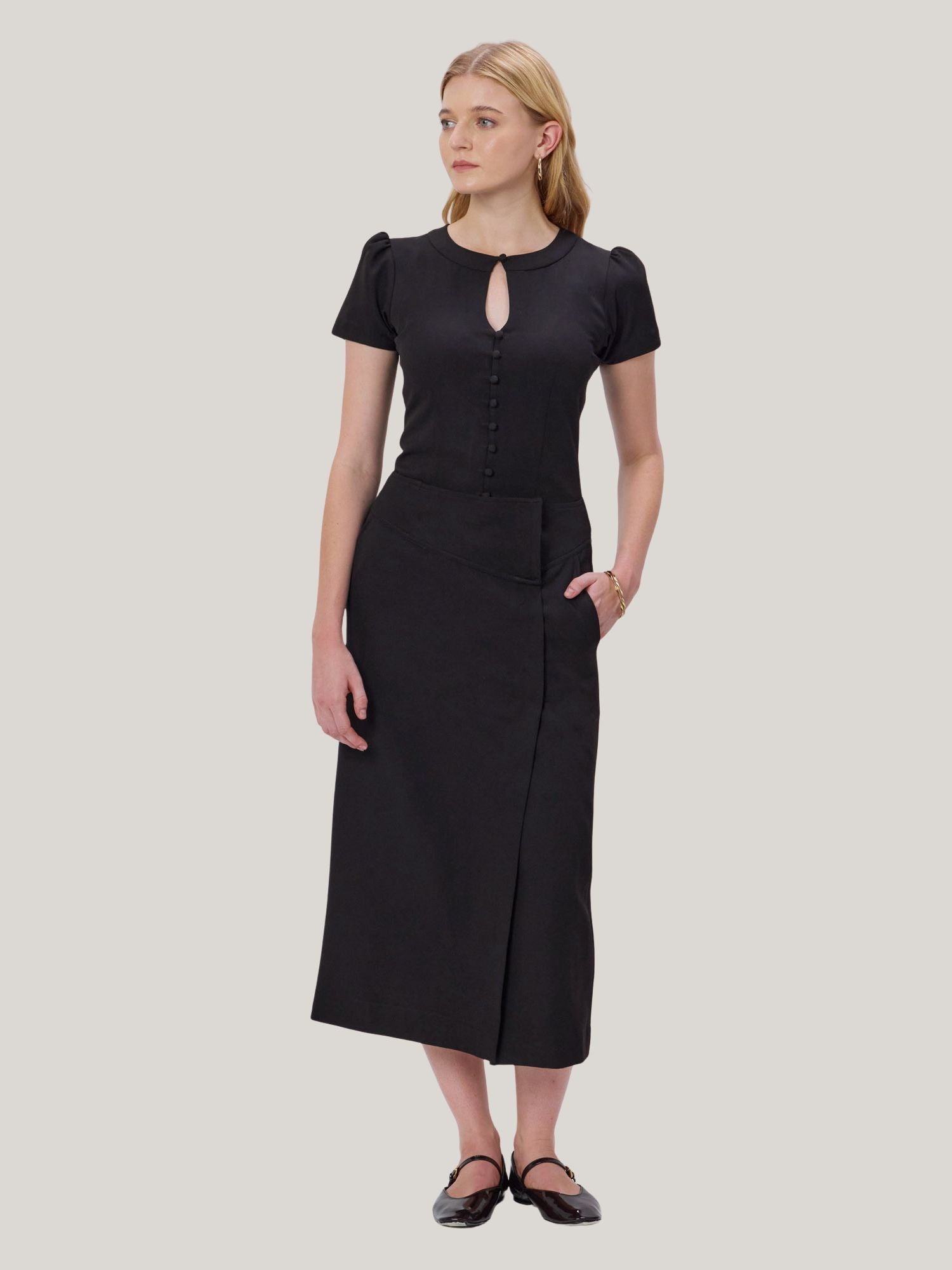 BLACK PENCIL MIDI SKIRT