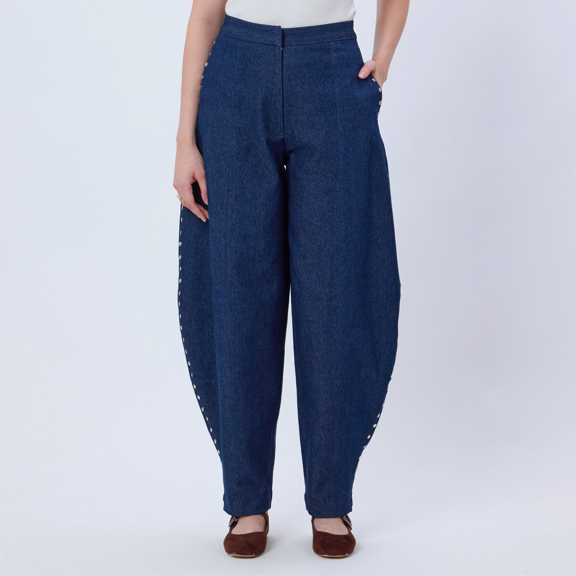 DARK BLUE STUDDED BARREL LEG JEANS