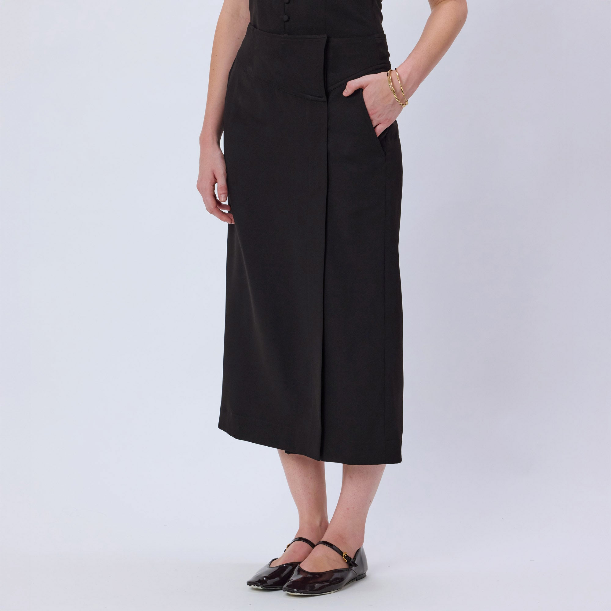 BLACK PENCIL MIDI SKIRT