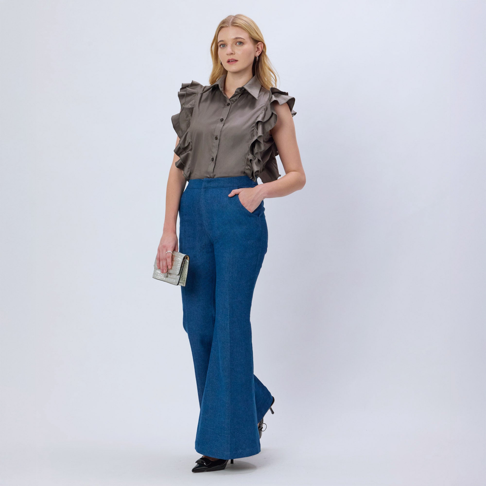 BLUE FLARED DENIM JEANS