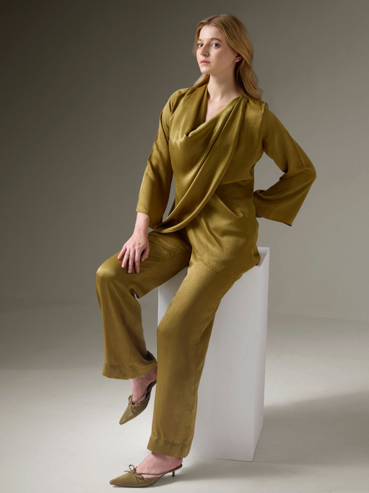 GOLDEN SATIN STRAIGHT LEG PANTS