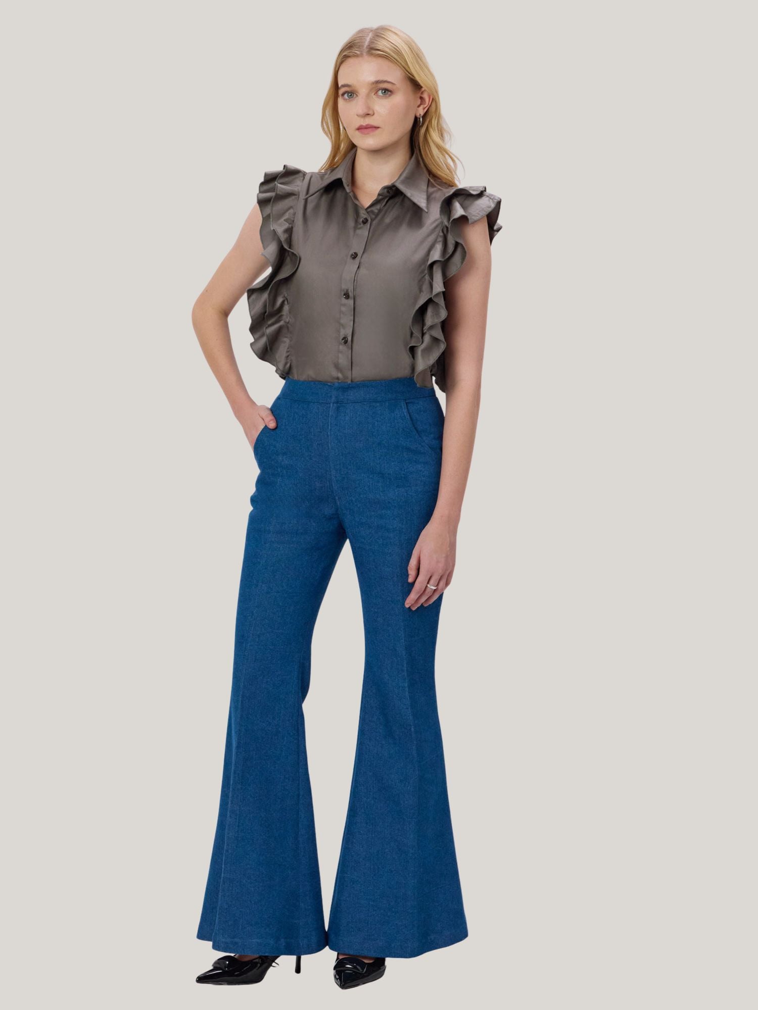 BLUE FLARED DENIM JEANS