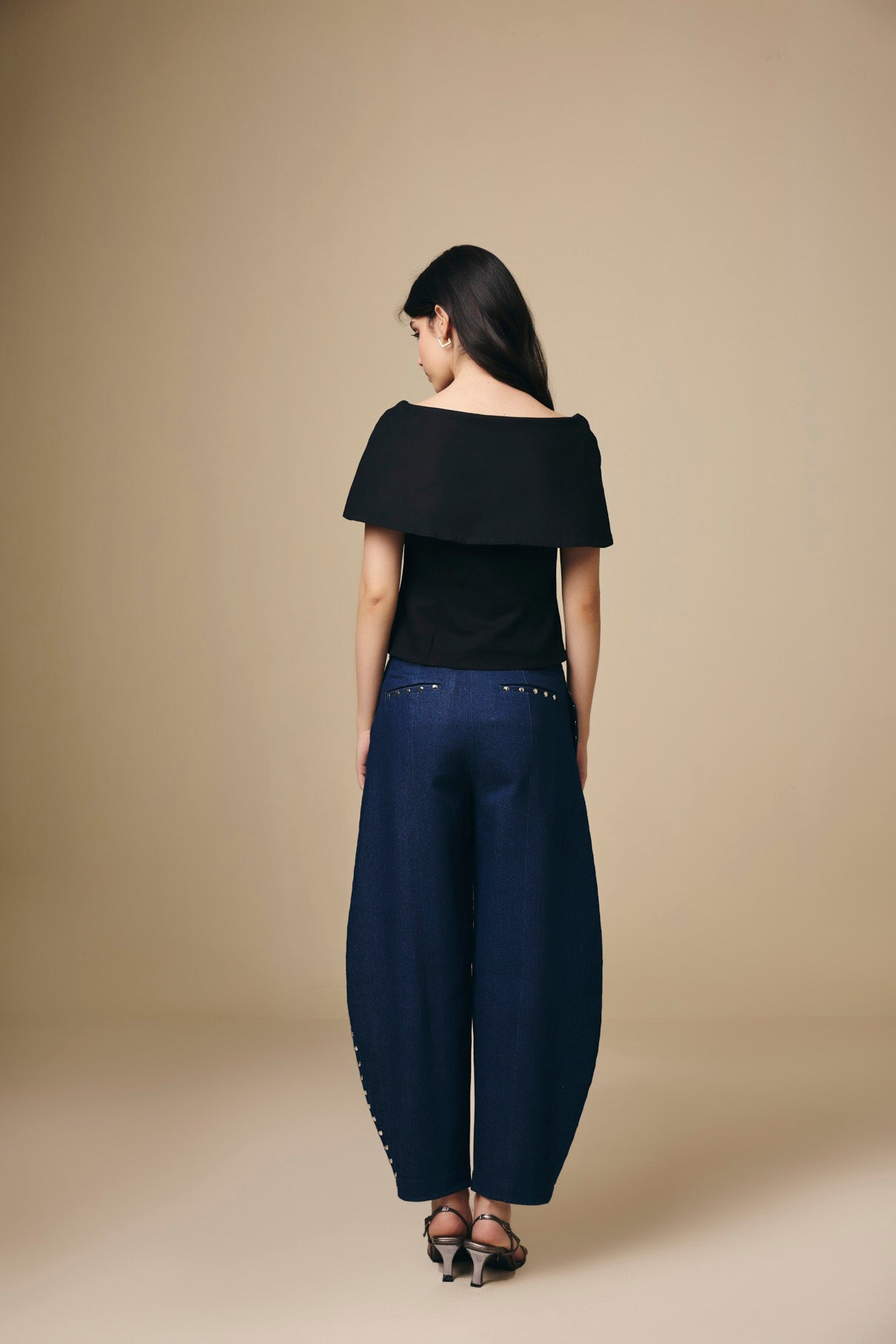 DARK BLUE STUDDED BARREL LEG JEANS