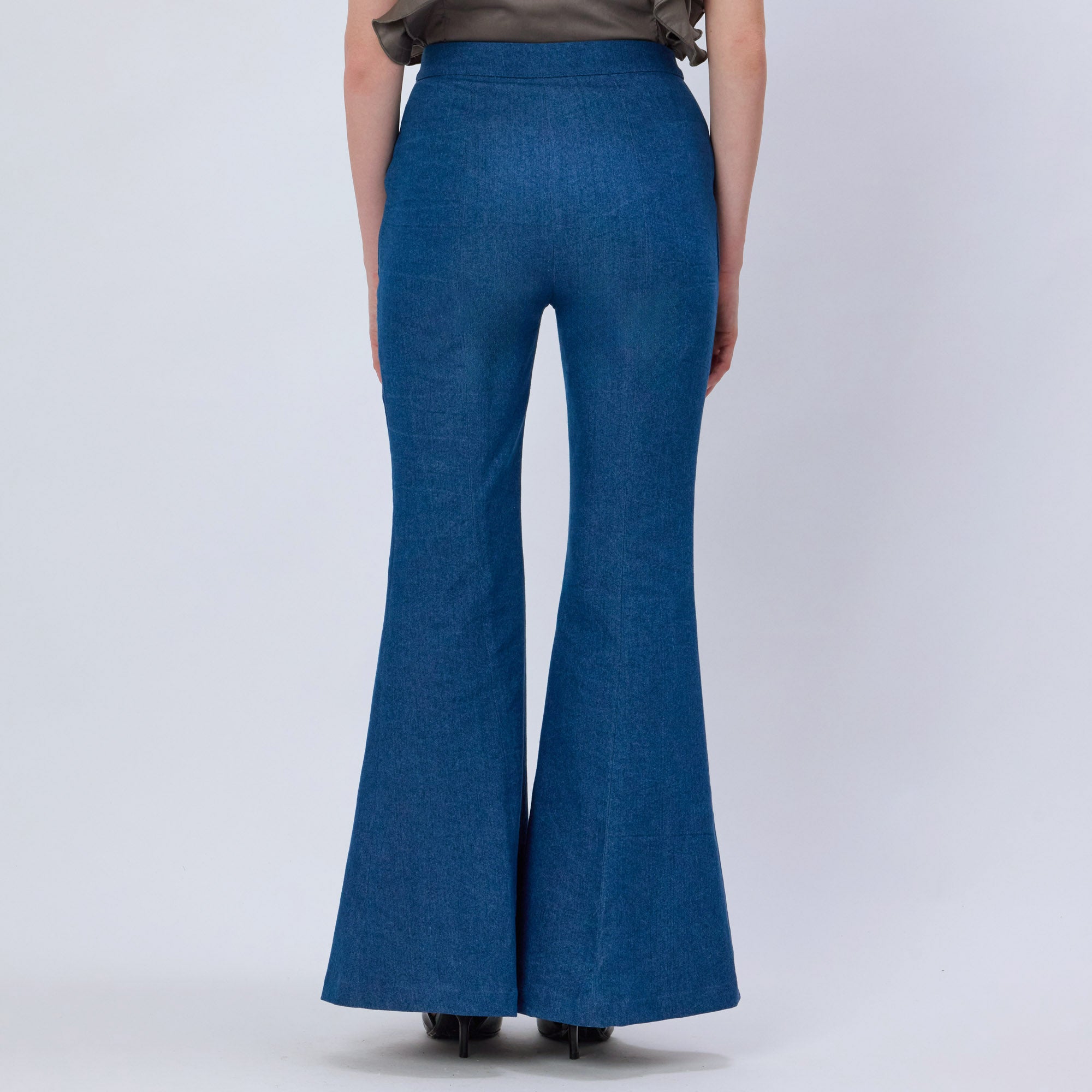 BLUE FLARED DENIM JEANS