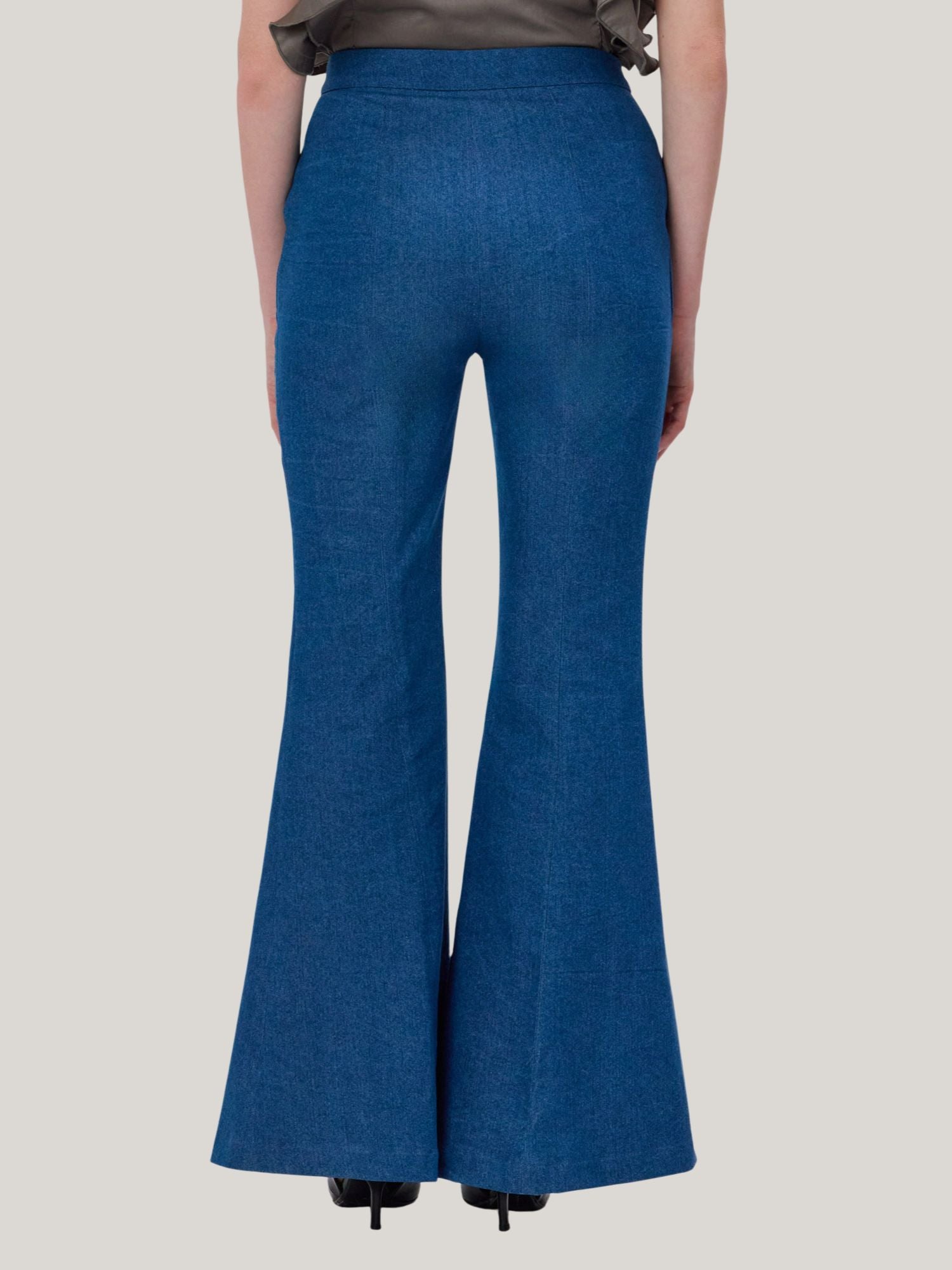 BLUE FLARED DENIM JEANS