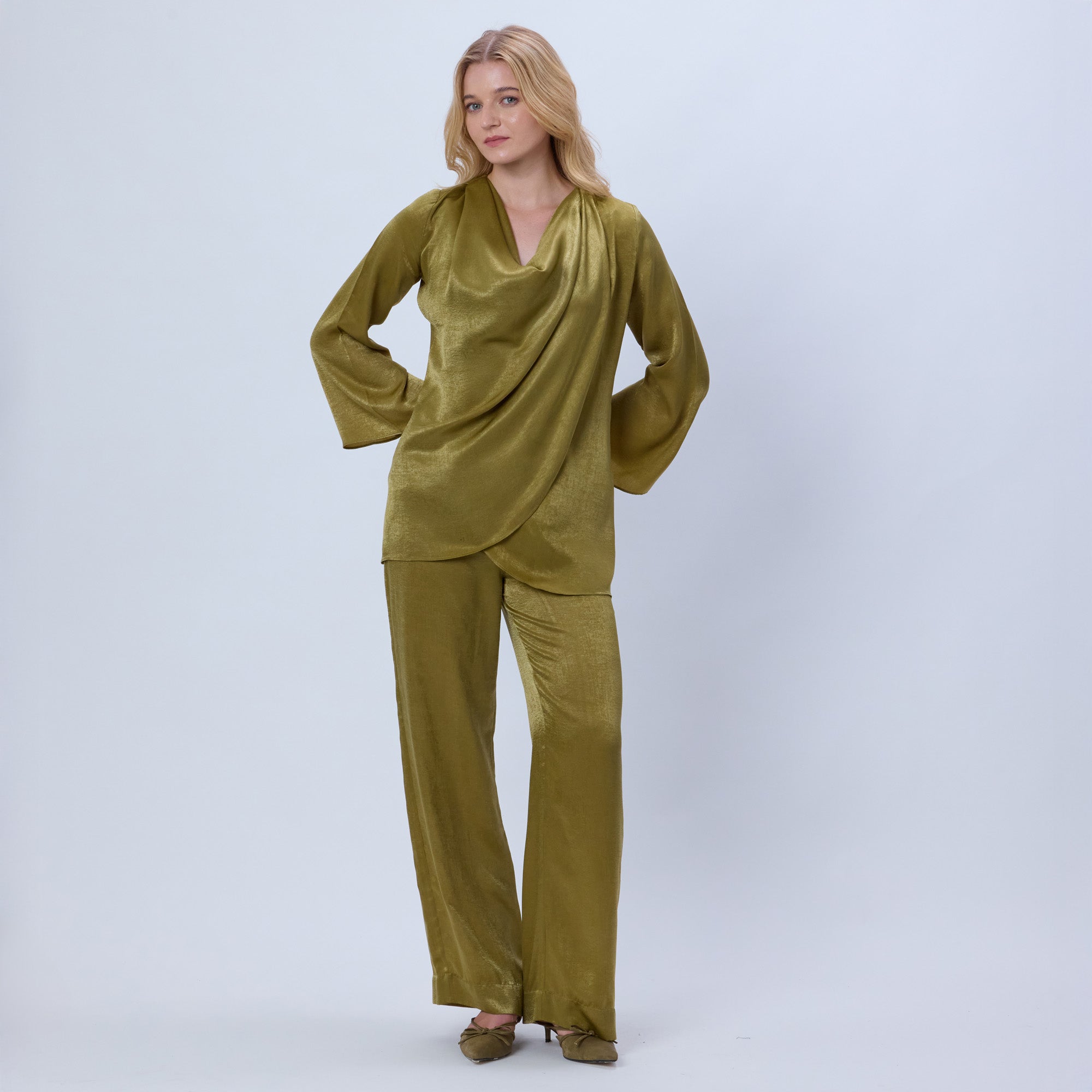 GOLDEN SATIN STRAIGHT LEG PANTS