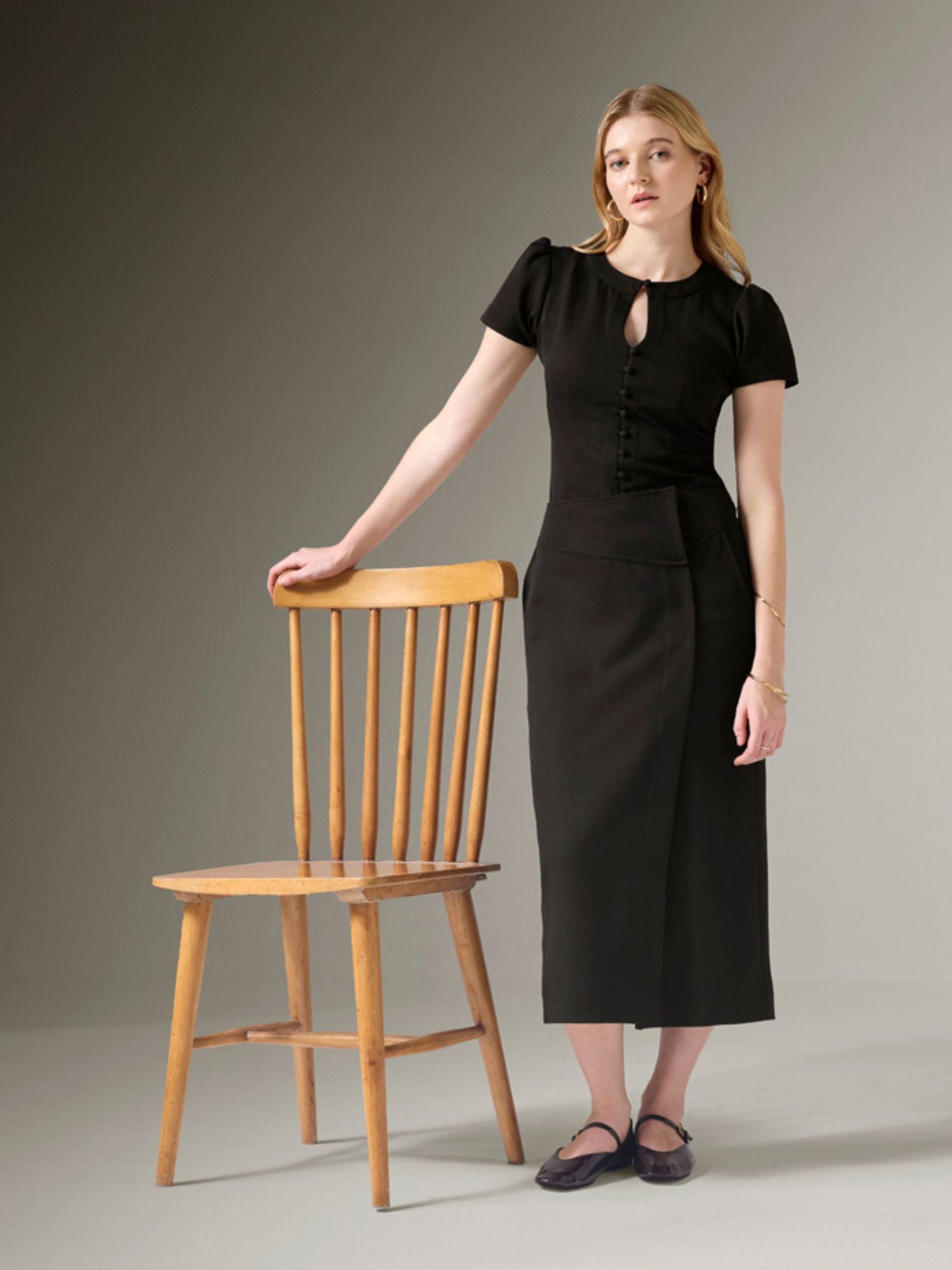 BLACK PENCIL MIDI SKIRT